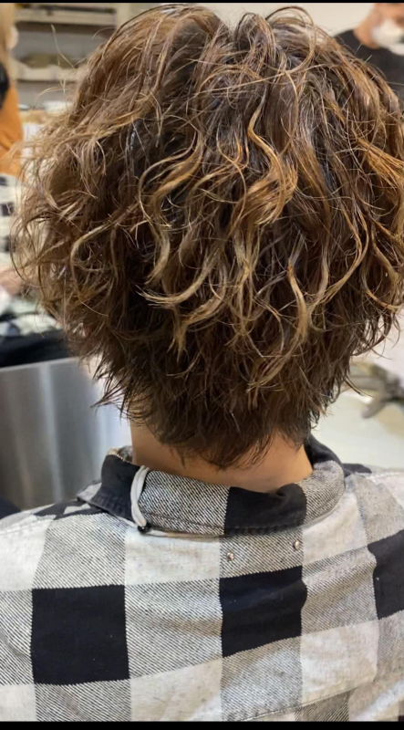 30代人気のショートスタイルのツイストスパイラルパーマ！
